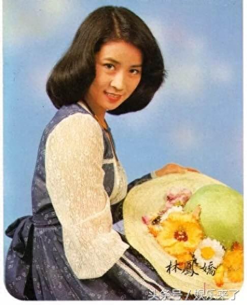 62岁成龙妻子林凤娇罕见年轻照：当年名气、气质都不输林青霞