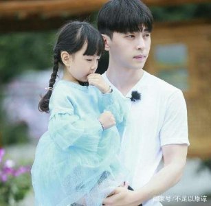 ​邓伦的“女儿”小山竹近照，真是美到犯规，网友：颜值开挂了