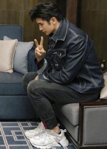 ​再也不信张云龙身高185cm，穿上牛仔裤最多只有160cm！