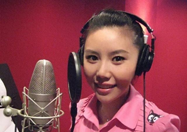 超级女声里的纪敏佳拥有超高的唱功，相信总有一天她会成功！