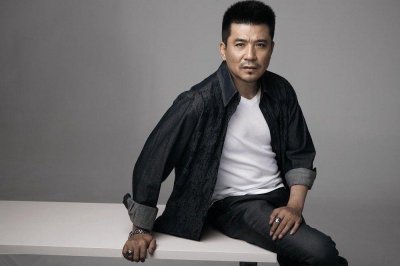 ​孙淳：妻子患病发胖变老，仍陪伴22年无绯闻，晚年无儿无女只有狗