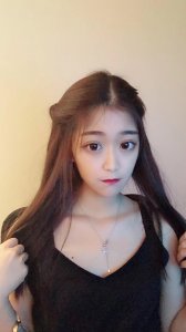 ​杨早早入驻虎牙？呆妹儿这次对标了，绝地一姐有没有