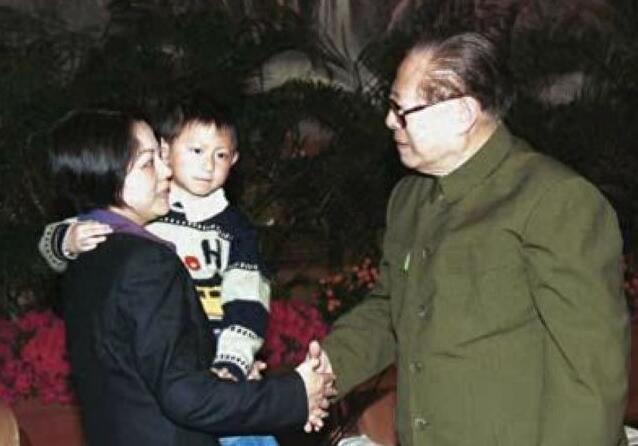 不能忘却的纪念 :19年前的中美南海撞机事件