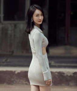 ​一张照片打破婚变风波，王浩妻子花样秀恩爱，35岁生完二胎似少女