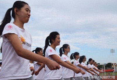 ​直击大学运动会“方阵”表演，整齐有致，创意无限