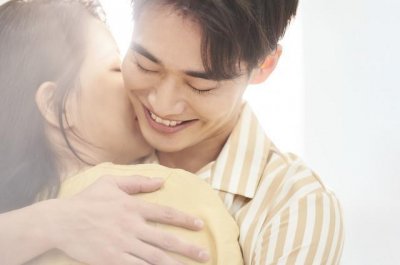 ​#男生哪些瞬间最想亲吻女生呢#