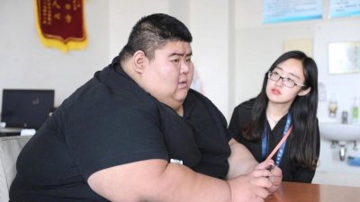 ​中国第一胖王浩楠：一年减掉363斤，变瘦后成功抱得美人归