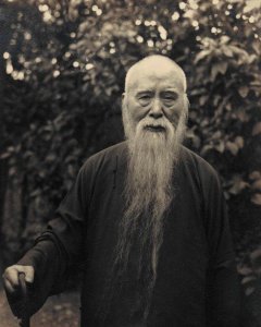 ​于右任：葬我于高山之上兮，望我大陆，大陆不可见兮，只有痛哭