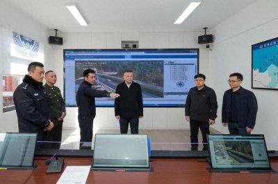 ​吴毓舟慰问坚守一线工作人员并检查值班值守工作