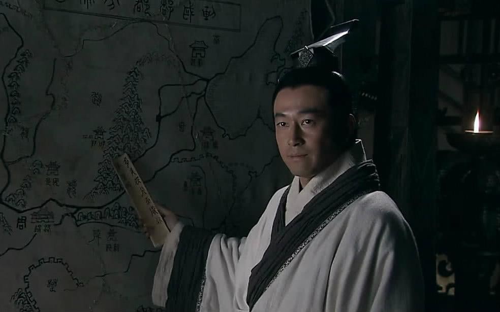 君和侯哪个爵位大(秦朝的君和侯哪个官大)