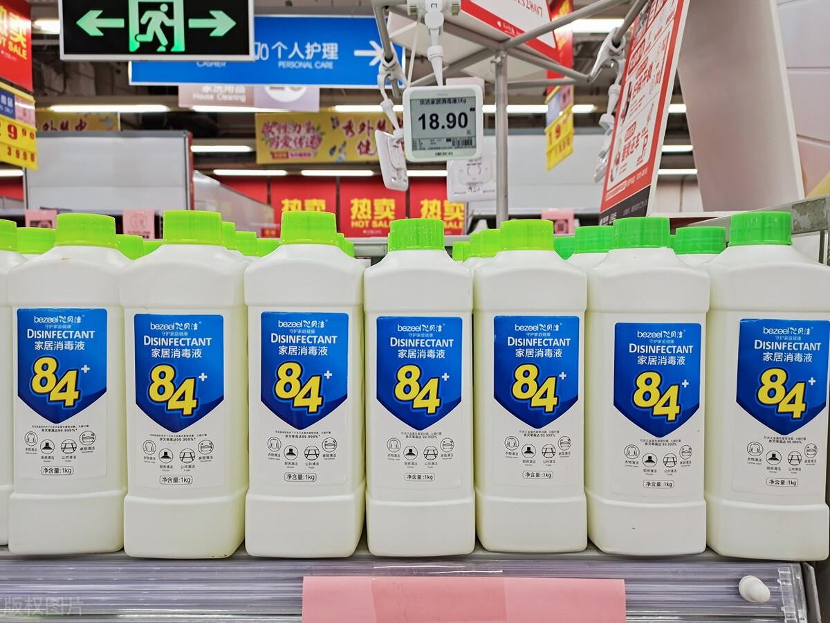卫生间的黑色线虫怎么去除（厕所黑色线虫怎么清除）