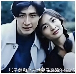 ​张子健携家人悼念前妻李婷！眼含泪水哭不停，女儿近照曝光像妈妈