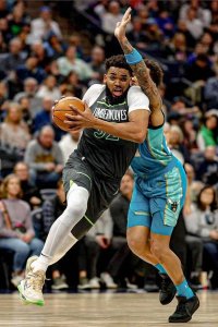​现役NBA球员年薪前十排名：天价合同值不值？第一名有点多！