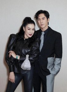​能看出来张伦硕真爱钟丽缇！俩人相差12岁，实际看着钟丽缇更年轻