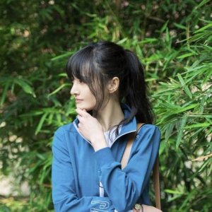 ​青春靓丽！郑爽复古校服引热议