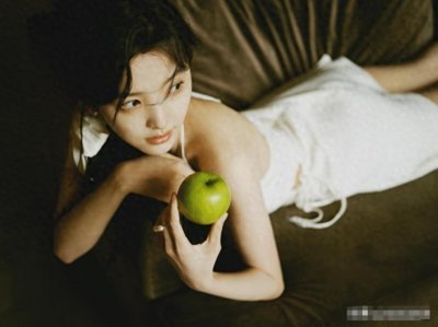 ​“闭月羞花”章若楠太美了！清纯甜美初恋女神，男人们的梦中情人