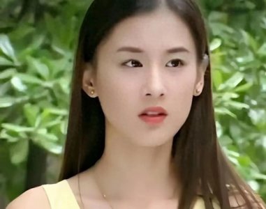 ​黄圣依：从星女郎到直播带货的传奇转变
