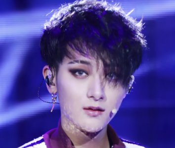 ​盘点男明星的烟熏妆，最妖孽的当属蔡徐坤