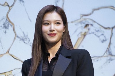 ​凑崎纱夏 让人眼前一亮