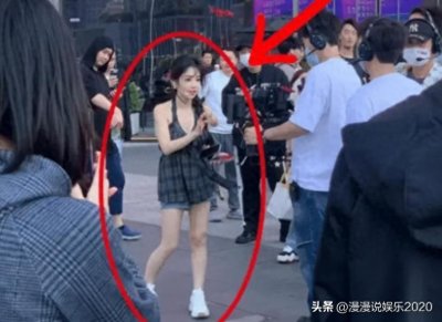 ​冯提莫晒泳装照变化大，皮肤白皙身材丰满，网友：二次发育？