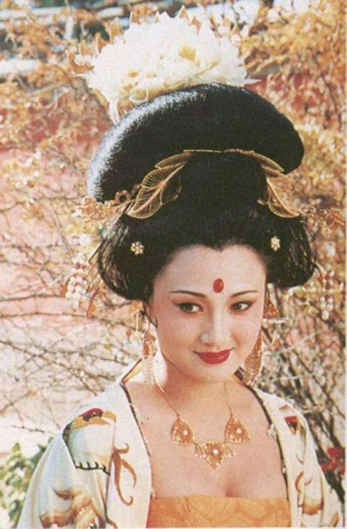 林芳兵：八十年代头号气质美女，因“杨玉环”一角走红