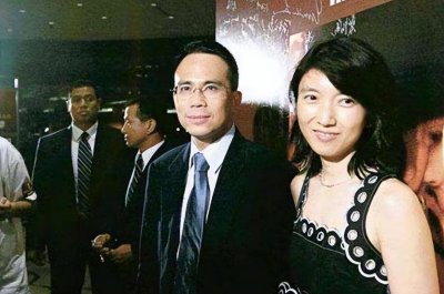 ​刘嘉玲做头发花1万，李泽钜妻子却打扮得像阿姨，其实她自有打算