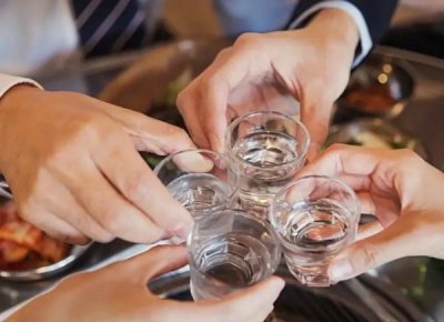​宝莲酒52度价格(宝莲酒52度浓香型价格透明)