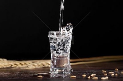 ​茅台酒厂赖茅酒(茅台酒厂年产多少吨酒)