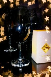 ​酒吧红酒真实图片大全(晚上喝红酒真实图片大全 一个人)