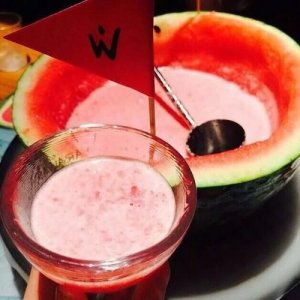 ​白酒加西瓜汁能喝吗女生？白酒加西瓜可以喝吗