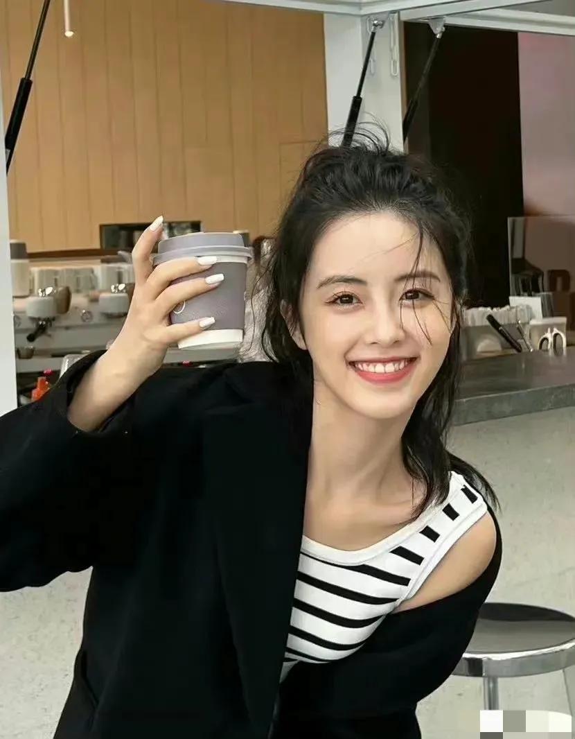 0岁胡歌承认当爸并已结婚一年，女方照片疑曝光，肤白貌美气质佳