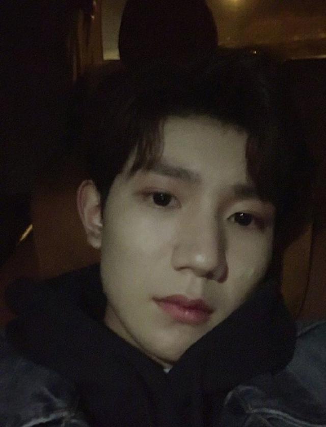王源“打脸粉丝彩虹屁”，力证自己已成年？