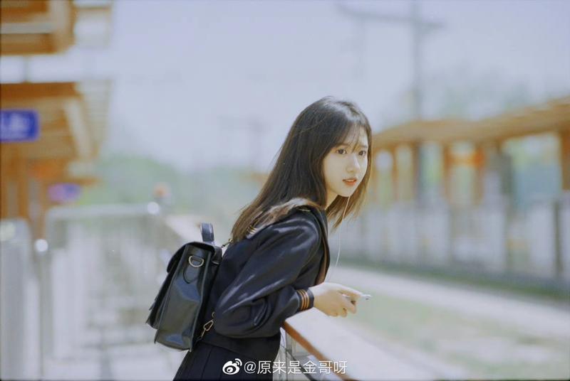 如何吸引摩羯座男性的注意：成功的策略和技巧