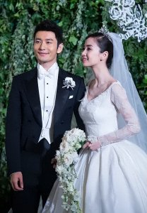 ​黄晓明baby官宣离婚，baby谈及离婚委屈落泪称：因性格不合分开？