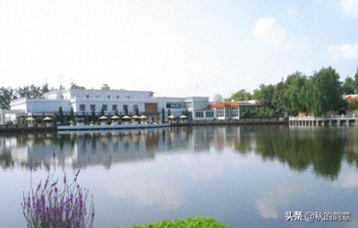 ​北京春晖园温泉度假村，坐落在美丽的“国门第一河”温榆河畔