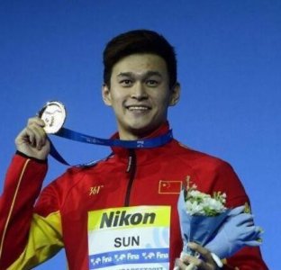 ​厉害喽！孙杨一小时双冠