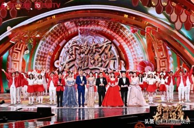 ​东方卫视春晚主持人，王冠C位陈辰缺席何卿上位，冯琳只能站边上