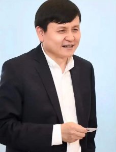 ​成名84天的“女侠”吴凡，48岁获得985博士学位，曾挂职副市长