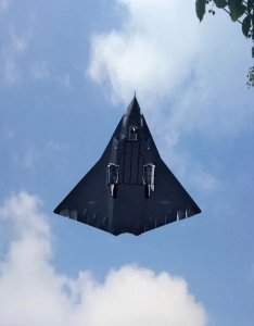 ​六代机亮相，世界已到危机边缘？