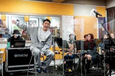 ​刘德华红馆跨年盛典：音乐与慈善的璀璨之夜，你准备好了吗？