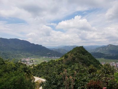 ​风景秀丽的文峰山因山峰似毛笔尖而得名