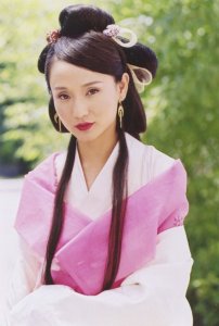 ​邀月，容貌绝顶，武功