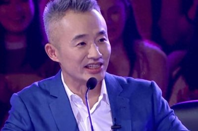 ​程雷：因患病满头白发