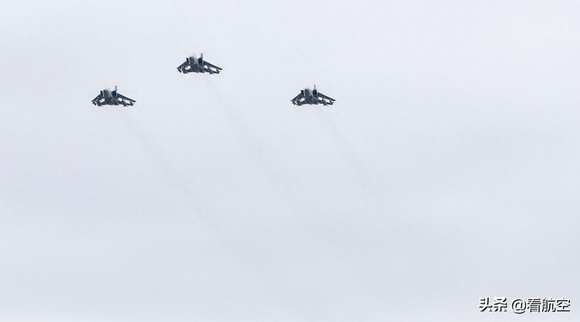 英国皇家空军“狂风”战机退役 退役前来场告别仪式
