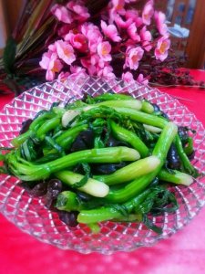 ​美味又营养的木耳炒油菜，是这样一步步做成的
