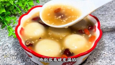 ​煮冻汤圆时，切记别直接下锅煮，教你一招，出锅不破皮不露馅
