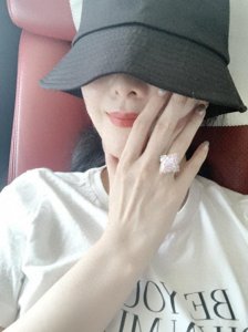 ​范冰冰秀钻戒，保守估价得2200万！网曝是追求者相送并非李晨