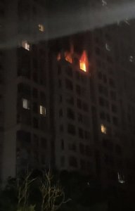 ​江西南昌一小区深夜发生燃气爆燃事故，当地通报：有两人受伤