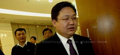 ​徐明生平，穿越他的人生，深入探讨着他的内心世界和命运轨迹？