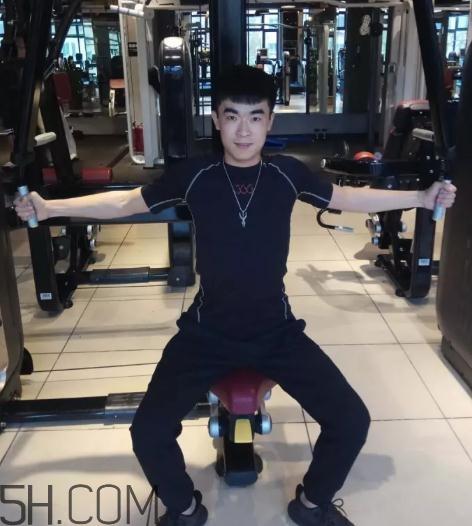 坐姿推胸多重合适？坐姿推胸怎么确定重量？